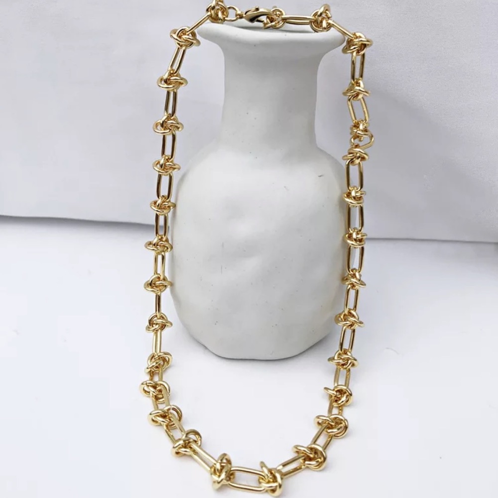 Waterproof gold plated knot link necklace - Picture 2 of 3